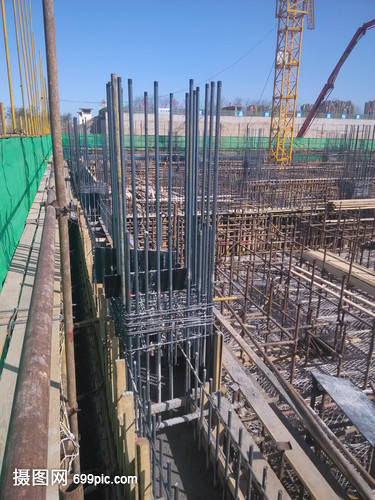 鋼筋現(xiàn)場(chǎng) 建設(shè)工程施工中的骨骼與脈絡(luò)